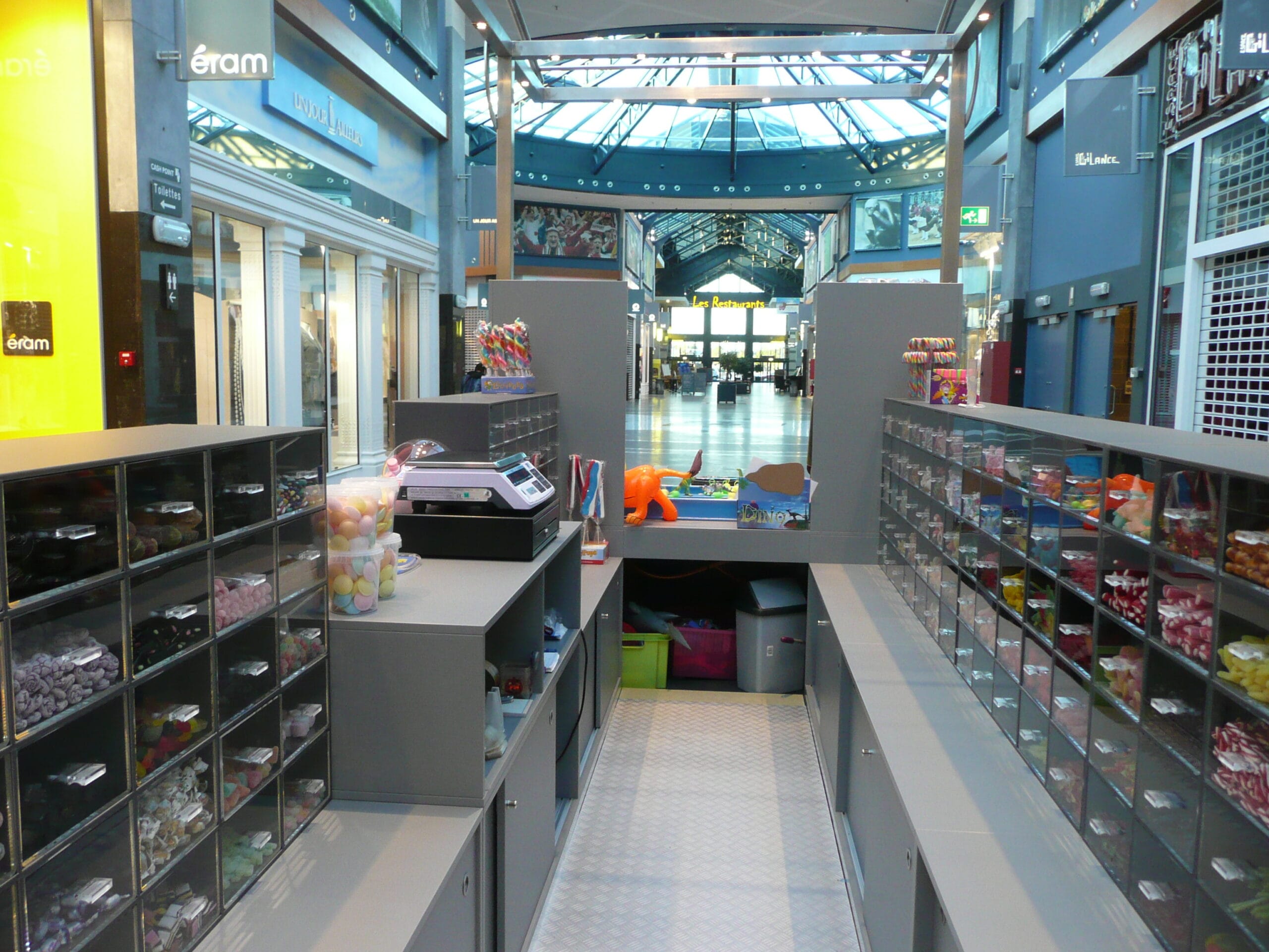 Agencement de commerce stand de vente - Réalisation Architecte d'intérieur PACA